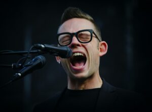 shallow focus photography of man shouting using microphone